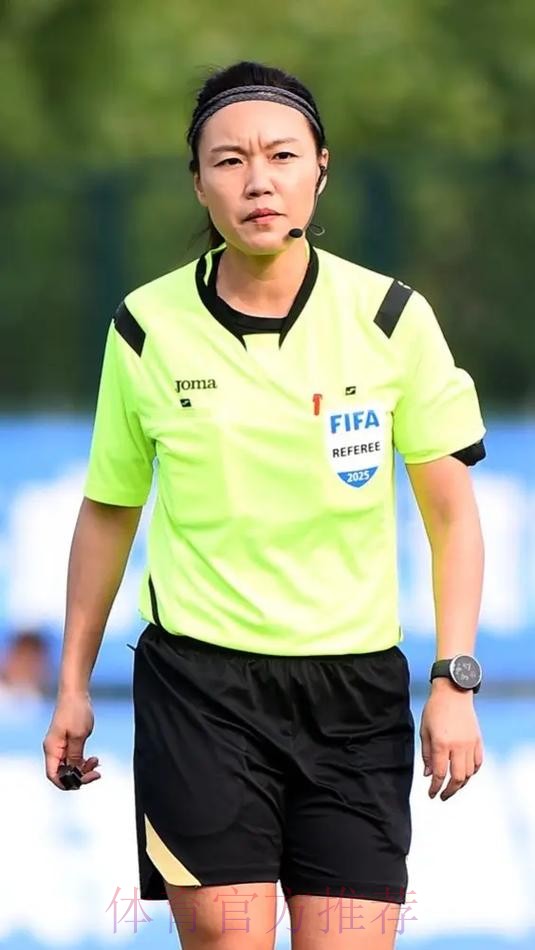 足球报:裁判应是隐形角色 不能用错误弥补错误——国际级女裁判 足球报:裁判应是隐形角色 不能用错误弥补错误——国际级女裁判